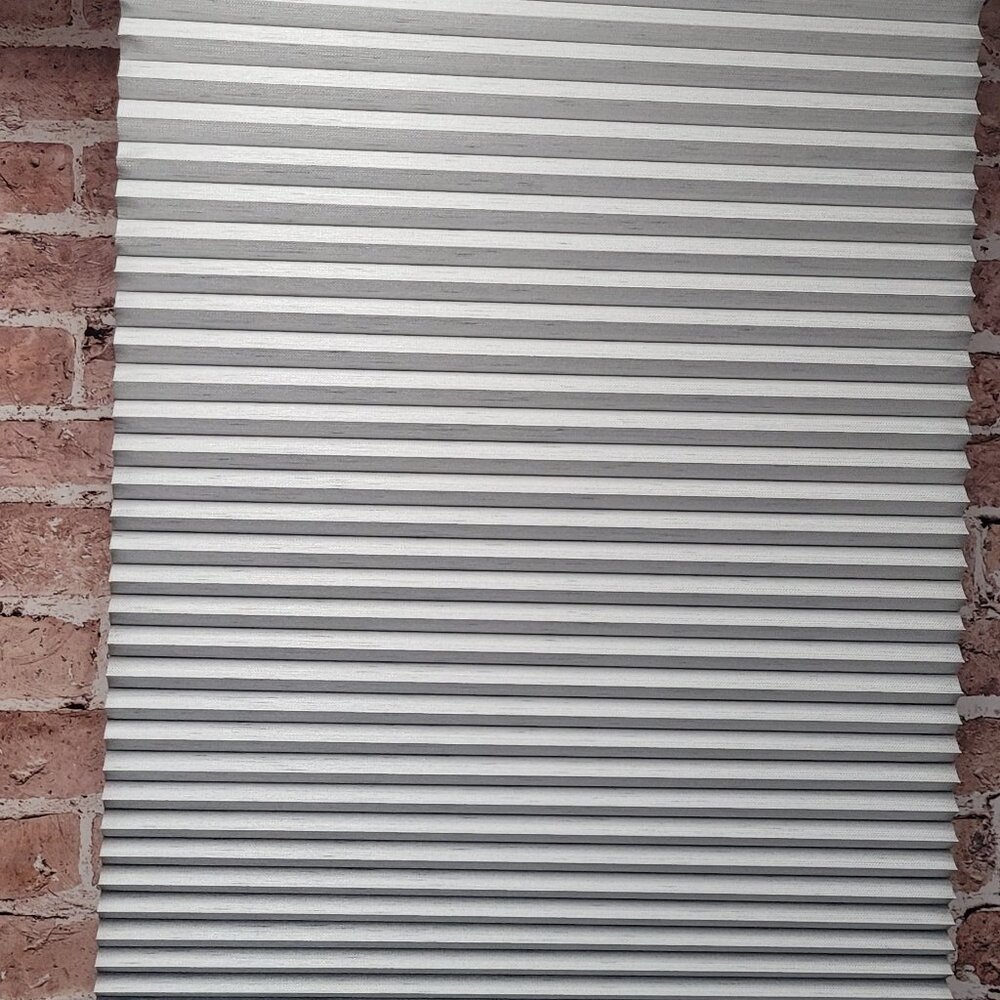 Hunter Douglas Duette Motorized Honeycomb Shade 22 x 34.5